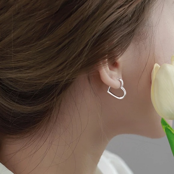 NEW 925 STERLING SILVER HEART HOOP EARRINGS, NICE EARRINGS, CUTE EARRINGS - Picture 2 of 6